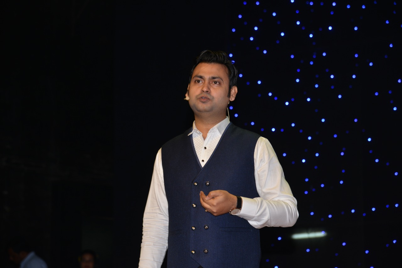 Vijay presenting at a VVK Education Foundation teacher training event in Maharashtra